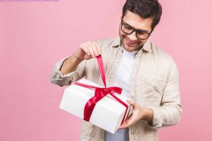 TOP 15 BEST GIFT IDEAS FOR HIM'S ANNIVERSARY